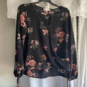 BLACK FLORAL BLOUSE